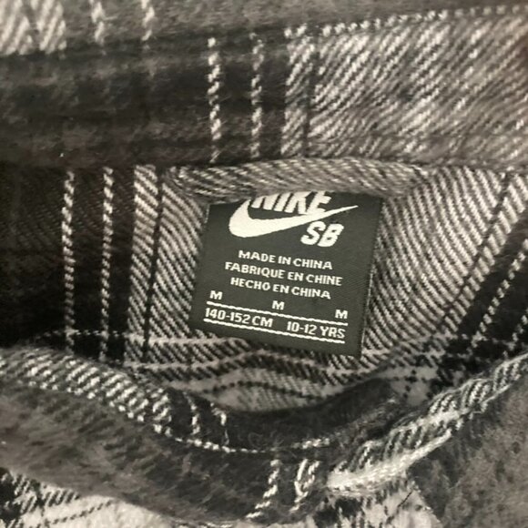 Nike SB Black Grey White Full Button Down Flannel Shirt Youth Size Medium 10-12 - Picture 9 of 11